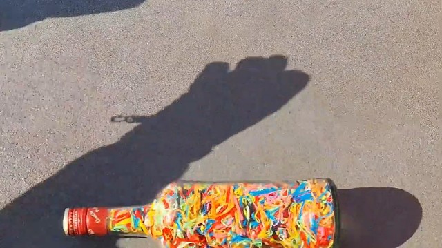 楼梯滚瓶子爆破解压时刻