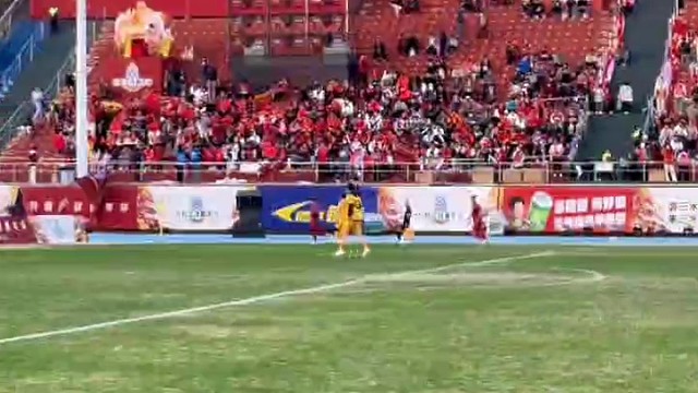 与小时候最喜欢的球员们同场竞技