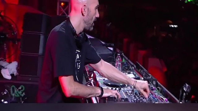 这曲子太带劲了，循环播放根本停不下来