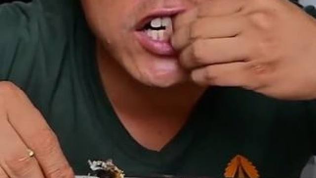 晚饭吃麻辣️蛋蛋蛙 #户外美食 #美食 #泰国美食 #内容启发搜索