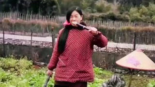 山卡卡里的农村大姐学费了开直播每天收获满满您还在恐播怕播不敢开播开播了不知说什么吗#记录真实生活 #