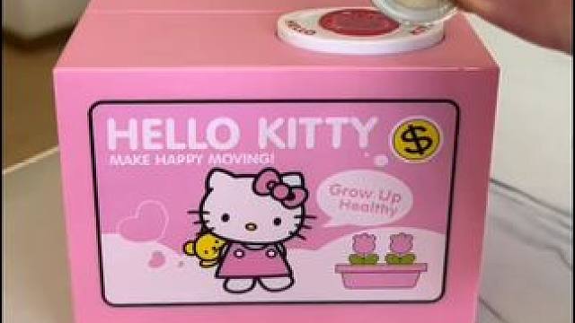朋友：哇趣，这个HelloKitty的存钱罐也太好玩了吧~ #玩个很新的东西 #存钱罐