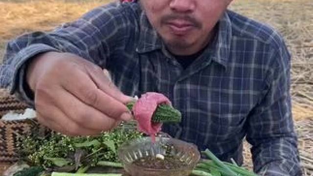 泰国牛肉生 #人间美食 #泰国主播吃美食视频 #把家乡的味道分享给大家 #粗茶淡饭吃起香农村生活 #