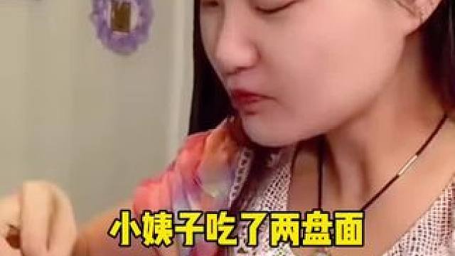 海燕吃饭又快又香