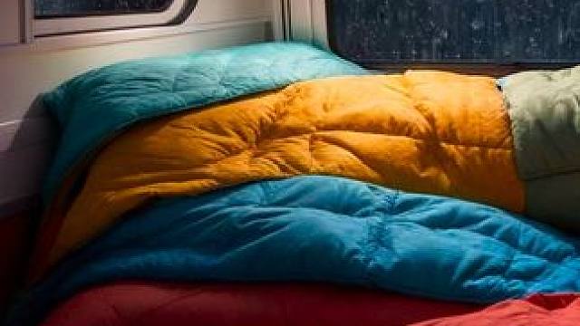 雨夜的露营房车，在这里听着雨声放松入眠吧 #白噪音 #助眠视频 #助眠解压 #雨声助眠 #我的小窝