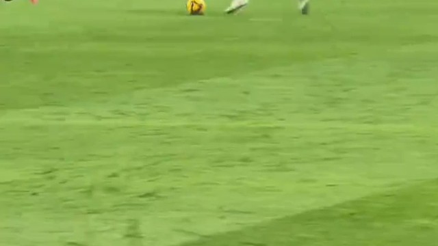 有时贝林这样晃来晃去粘球，挺耽误反击时间的