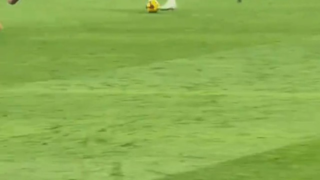 有时贝林这样晃来晃去粘球，挺耽误反击时间的