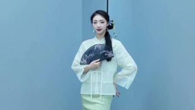 春知晓 梦不觉 恰似你我那年 
#春知晓舞蹈挑战 #咏春 #七朵 #七朵组合 #舞蹈