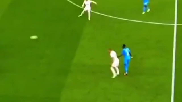 速度没人家快 逼不得已犯规#足球 