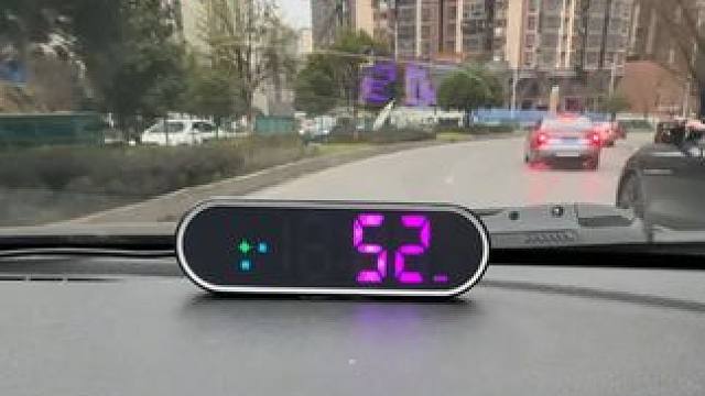 不要流量，无需插卡，车上有USB即可插电使用，车速，语音播报，真的太方便了。