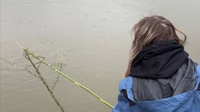 一杆下去能直接爆护吗？下次你别说我不会钓鱼了！#钓鱼人就是这么疯狂 #钓鱼 #难以置信钓鱼方式 #这