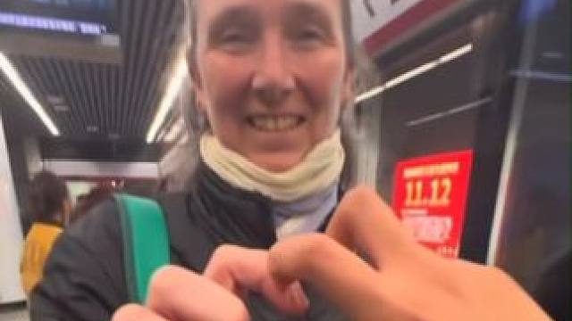 网友：这个视频有魔力，看的时候会不自觉嘴角上扬！