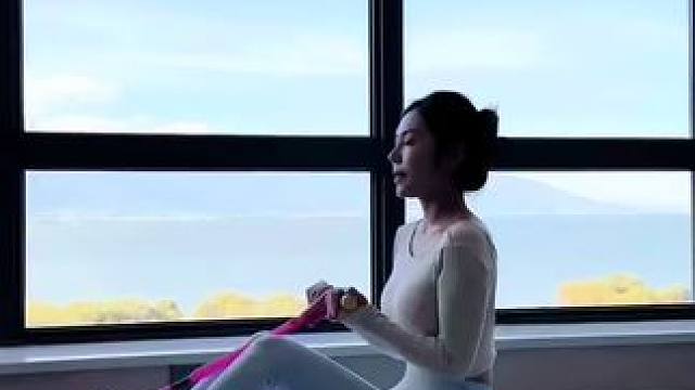 三胎后，大肚腩坚持每天卷腹200个#宝妈#大肚腩变小蛮腰#变瘦变美变好看 #仰卧起坐辅助器 #节后减