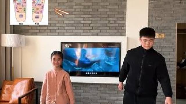 替你们试过了、每天坚持指压板超慢跑真的很神奇，不限年龄场地、在家一边看电视就能轻松锻炼，足底刺激非常