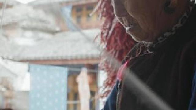 #80岁老人织百年织布机传承千年技艺  为抢救濒临失传的白族手织布技艺，周城手织布工作小组历经艰辛，