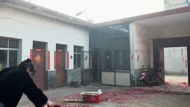 再也回不到那句“吃完饭咱俩一路去捡炮”的时候了#元宵节 #回村的生活 #炮仗一响黄金万两 #回村后的