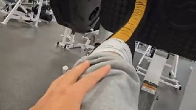 朋友：我嘞个豆，穿上这个也太显瘦了吧~ #玩个很新的东西