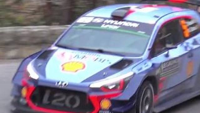 WRC赛车那极具美感的过弯姿态观赏性拉满，车手凭借高超的驾驶技术与性能强悍的赛车紧密协作，轻松实现一