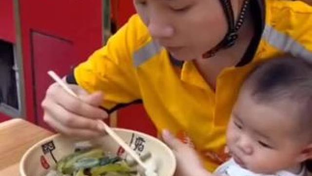 婚姻不是生活的全部，更多的是责任，女子本弱为母则刚 #带娃外卖 #传递正能量 #加油