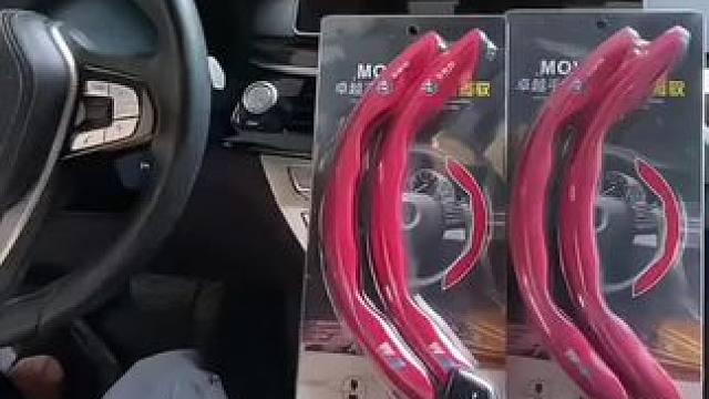 #上热门 #好东西一起分享给大家 很多车友问我这款很哇塞方向盘卡套，今天推荐给大家，适用于所有车型形