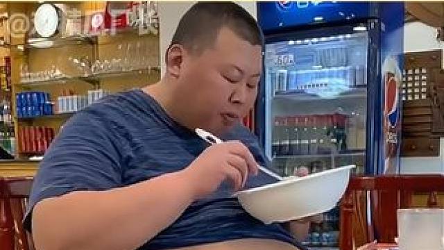 这才叫伤敌一千自损八百#神操作 #万万没想到 #娱乐评论大赏 #离谱