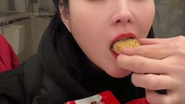 #谁懂这个视频对吃货的杀伤力 #从来没吃过这么好吃的东西 #不敢想象这一口多好吃 #吃不下饭没胃口吃