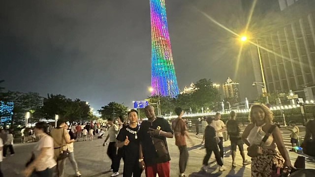 我不怪你。我只恨我自己没钱