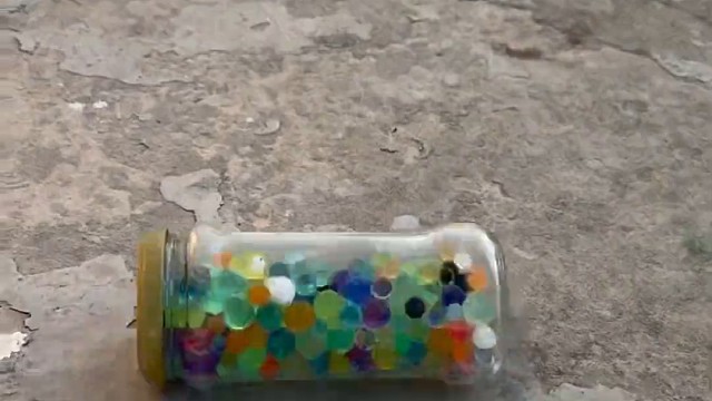 楼梯滚瓶子爆破解压时刻