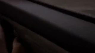 店長太有責任感了，店里發(fā)生槍戰(zhàn)。還不顧自身危險去救員工。