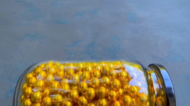 楼梯滚瓶子爆破解压时刻