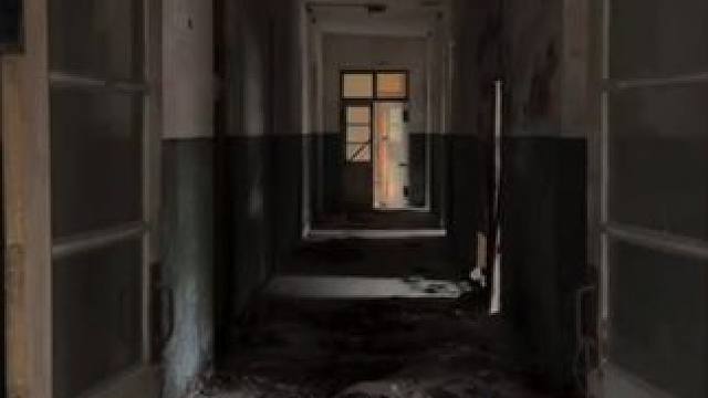 这些照片 真的好适合代入恐怖医院逃生副本的设定！