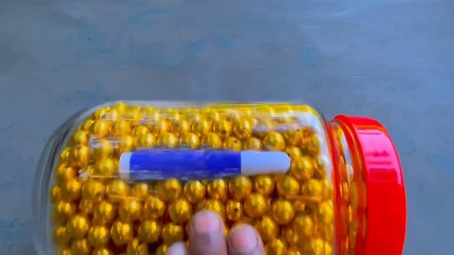 楼梯滚瓶子爆破解压时刻