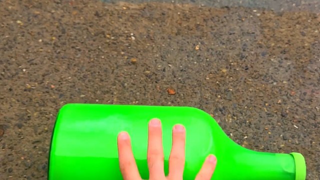 楼梯滚瓶子爆破解压时刻