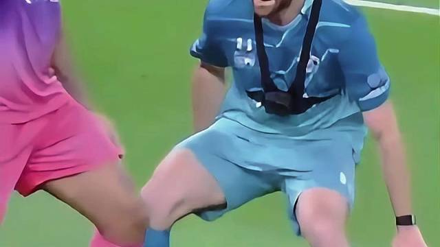 48岁亨利身体对抗还这么强，肘击放倒对手