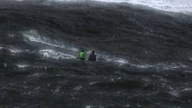 那不是山，那是巨浪 #冲浪 #极限运动 #专业动作请勿模仿