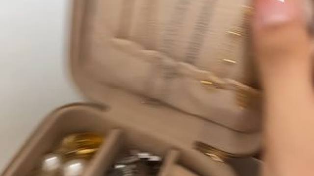 姐妹们！这个首饰盒也太能装了吧！#精致女人必备 #饰品收纳盒推荐 #首饰盒 #收纳盒