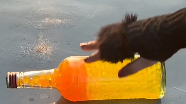 楼梯滚瓶子爆破解压时刻