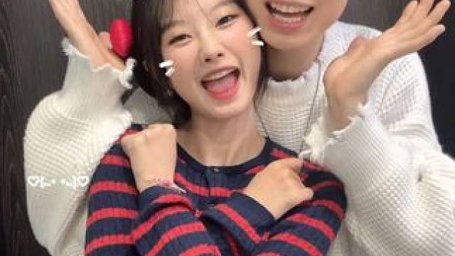 有点暖胃了#双人手势舞 #甜甜的手势舞 #这个手势舞包甜的