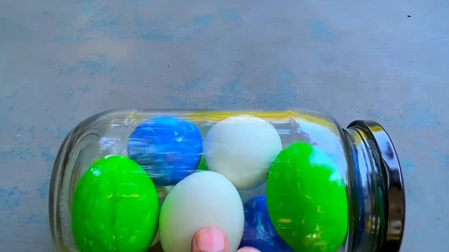 楼梯滚瓶子爆破解压时刻