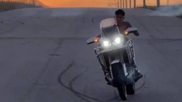 这哥们控车感真溜 #摩托车 #翘头