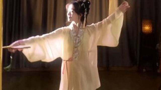 春天跟小城谣也太搭了叭！！ #古典舞 #浅跳一下 #国风古韵 #汉服