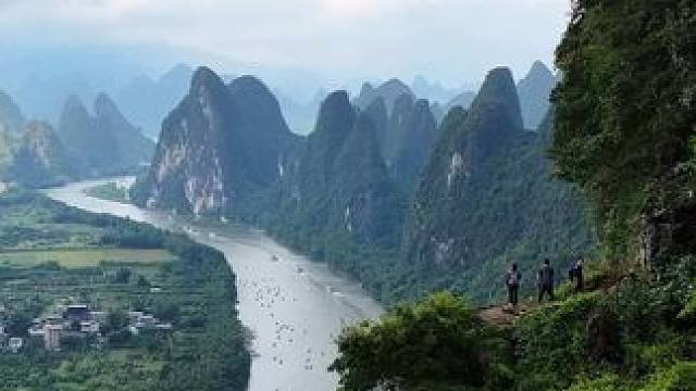 只有登上山顶，才能看到最美丽的风景。 #徒步 #户外徒步登山 #徒步到底带来了什么  #爬山