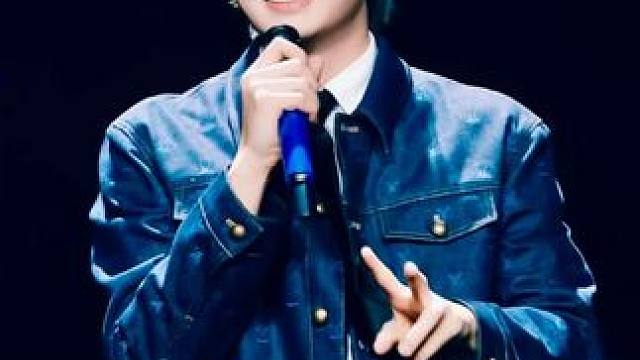 “明明不是下雨天 却淋湿双眼” 好喜欢这一句的旋律. #颜人中#有些#现场版live#颜人中演唱会#