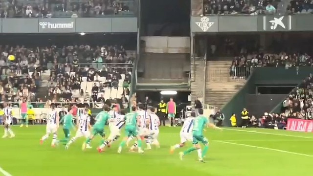 西甲来了个穿七号的年轻人