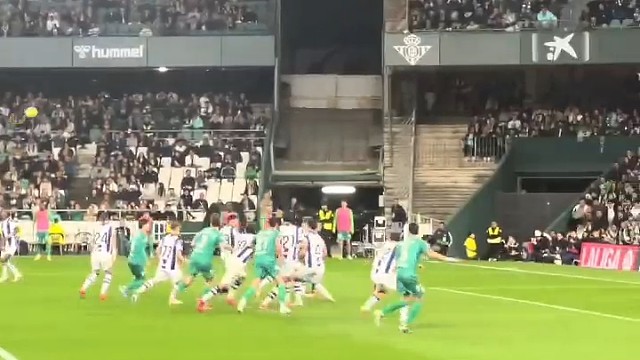 西甲来了个穿七号的年轻人