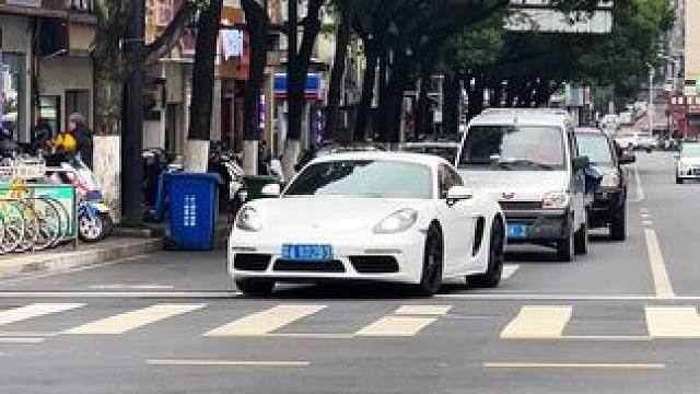 五菱是现实，保时捷718是生活，真的是这样的吗？#保时捷718 #江山市汽车街拍