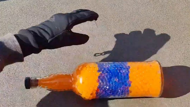 楼梯滚瓶子爆破解压时刻