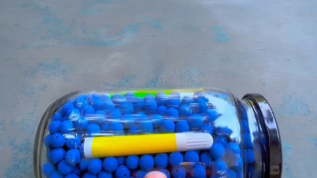 楼梯滚瓶子爆破解压时刻