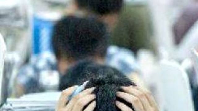 该不该复读？ #经济 #学习 #时政热点 #知识点总结 #考试