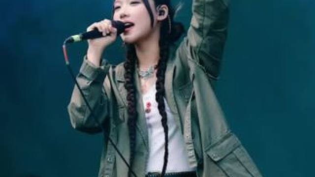 汉堡黄 《滥俗的歌 》我把它解读为，拉拉情歌，好温柔好深情. #汉堡黄#滥俗的歌#现场版live#汉